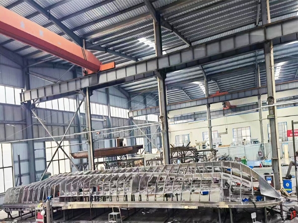 船體結(jié)實(shí)，造型美觀